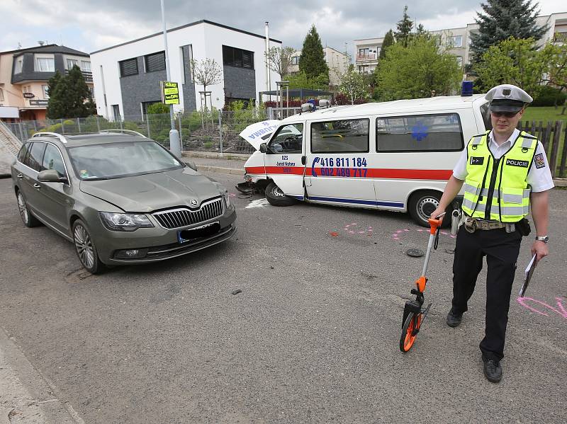 Dopravní nehoda v ulici Březinova cesta v Litoměřicích.