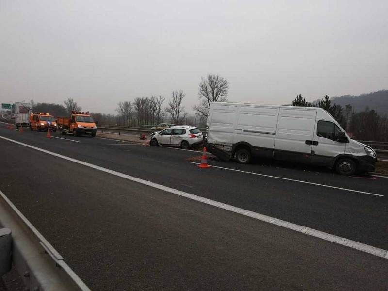 Hromadná nehoda na dálnici D8 u Řehlovic