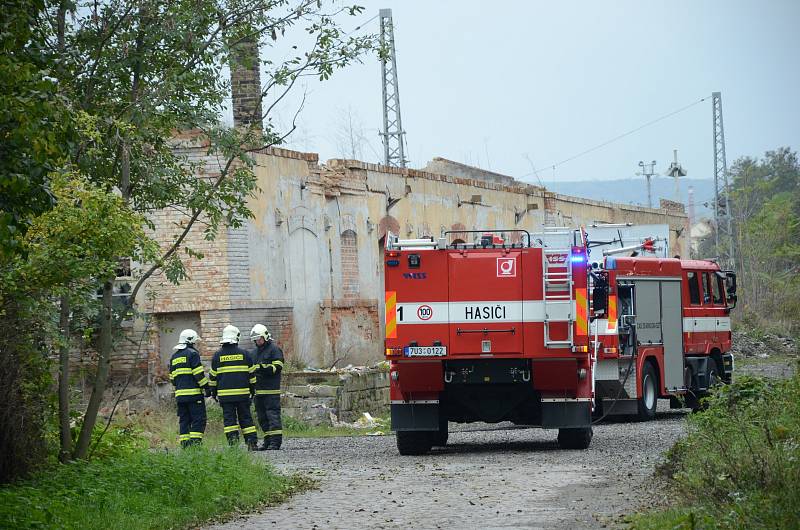 Litoměřičtí hasiči likvidovali požád v bývalém skladu na nákladovém nádraží.