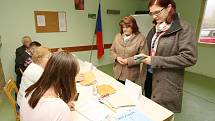 V Medvědicích na Lovosicku mají volební místnost v kabinách fotbalového hřiště