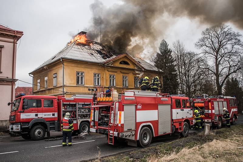 Požár neobydleného domu ve Varnsdorfu.