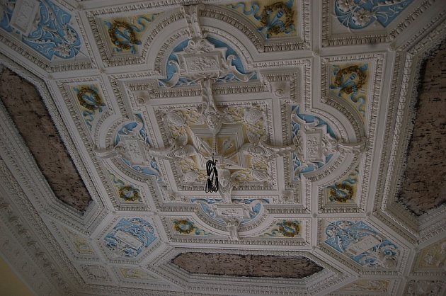 Jeden z restaurovaných stropů ve Pfannschmidtově vile.