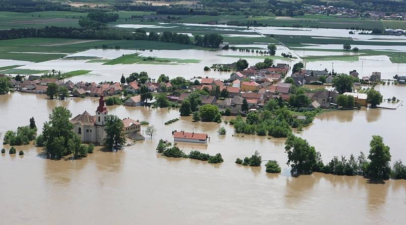 Povodeň 2013, středa 5. června: Letecké snímky Litoměřicka od Štětí až po Terezín