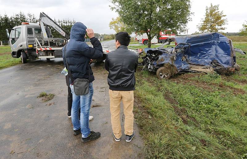 Tragická nehoda dodávky a nákladního vozu u Počapel