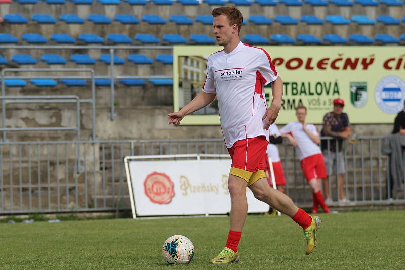 Zaměstnanecká liga Deníku: čtvrtý semifinalový turnaj druhého ročníku hostil sportovní areál Pod Lipou v Roudnici nad Labem.