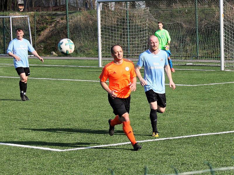 Fotbalisté Roudnice (v oranžovém) zdolali Českou Kamenici 3:1. I. A třída 2018/2019. Foto: SK Roudnice/Ladislav Pokorný