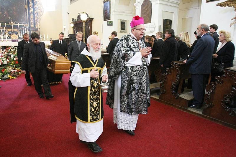 Pohřeb akademického malíře Jana Grimma v katedrále sv. Štěpána.