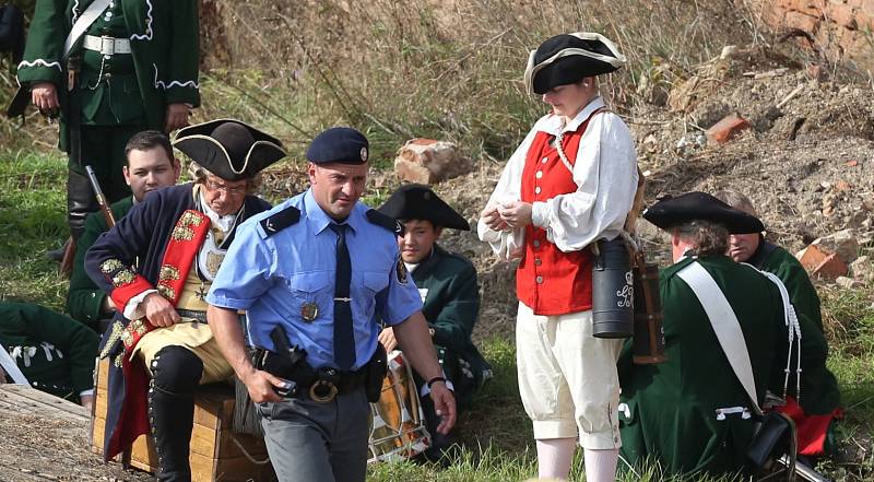 Průběh sobotních Josefínských slavností v Terezíně - od příprav po odpolední a večerní bitvu