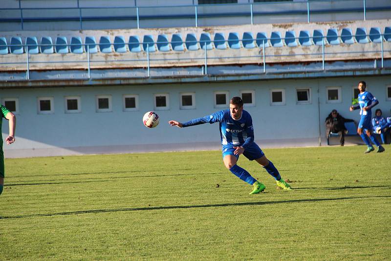 Lovosice (v modrém) - Žatec (v zeleném), KP