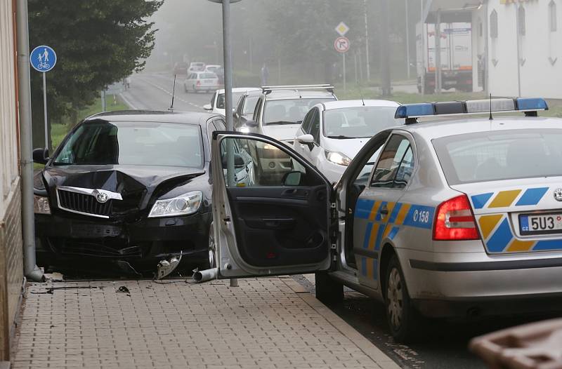 Dopravní nehoda se stala v pátek 28. července kolem šesté hodiny ráno v Lovosicích v Terezínské ulici.