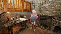Ve sklepení Vodního hradu v Budyni nad Ohří se nachází původní alchymistická dílna.