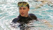 Tělesně i mentálně postižení se učí potápět 