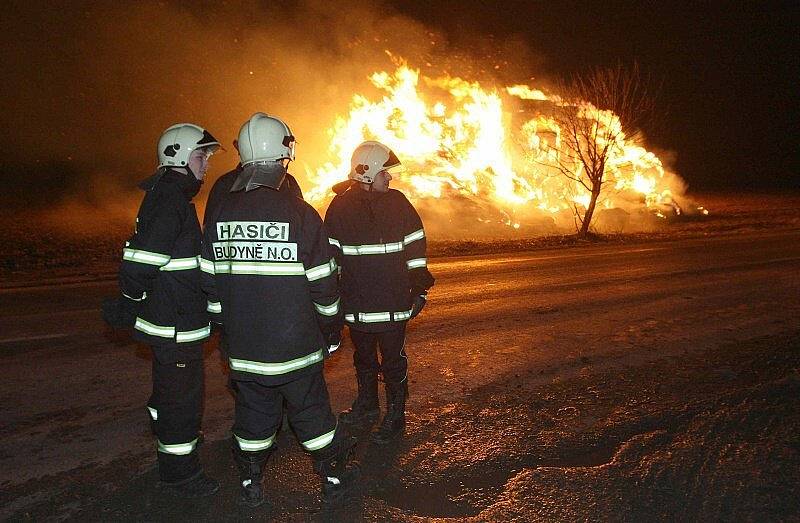 Již pátý letošní požár, tentokrát mezi Chotěšovem a Brozany.