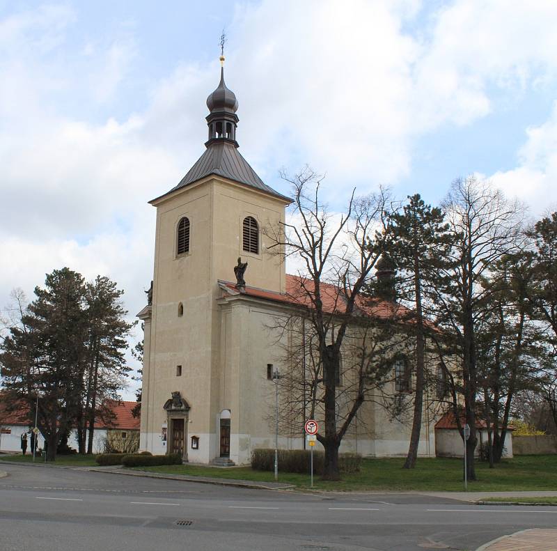 Kostel svatého Prokopa a Mikuláše. Jednou z dominant centra Bohušovic nad Ohří je římskokatolický farní kostel svatého Prokopa a Mikuláše. Památkově chráněný objekt byl postavený v roce 1716 na místě staršího kostela. Konají se zde pravidelné bohoslužby.