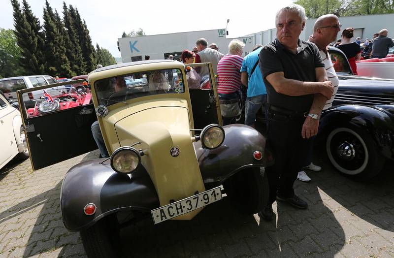 Tradiční Autosalon a závody veteránu v areálu výstaviště Zahrady Čech.