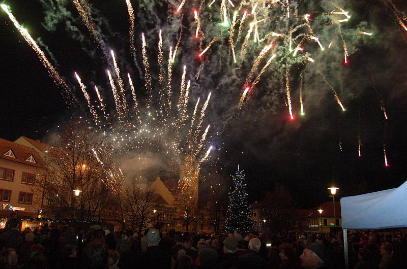 Adventní trhy a rozsvícení vánočního stromu v Lovosicích