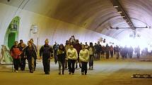 Turistický pochod dálničními tunely