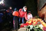 Symbolický Pochod živých se svíčkami připomněl na trase mezi Bohušovicemi a Terezínem zahájení deportací Židů z českých zemí a vznik ghetta Terezín