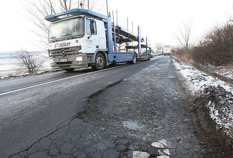 Úsek mezi Lovosicemi a dálničním přivaděčem u Siřejovic.