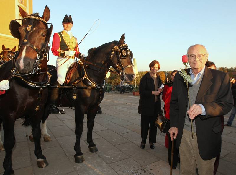 Výstavu Tři oříšky pro Popelku na Moritzburgu navštívili v roce 2009 také herci.