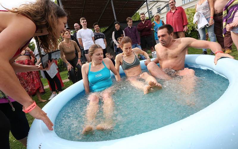 Součástí litoměřického Allfestu 2019 byla i ledová koupel