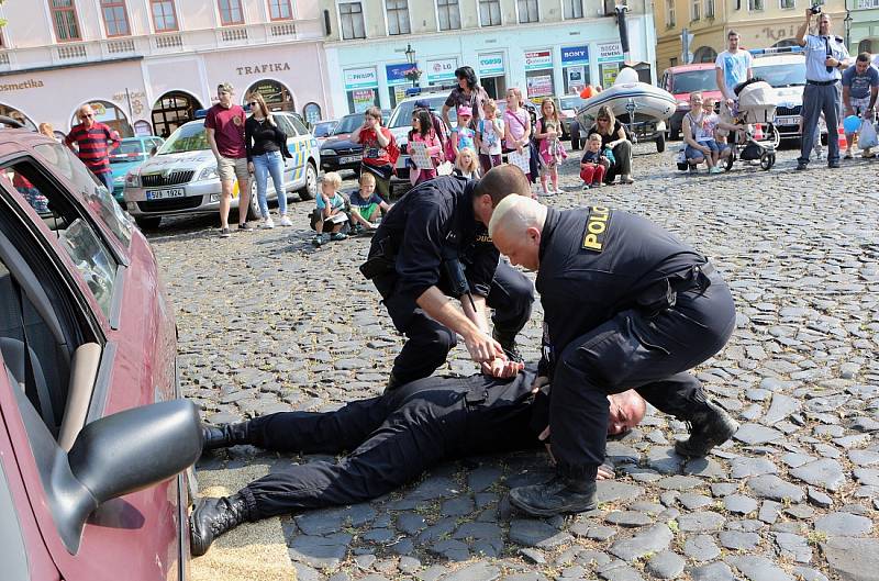 V pátek se na Mírovém náměstí v Litoměřicích konal již 8. ročník „Dne policie a integrovaného záchranného systému“. 