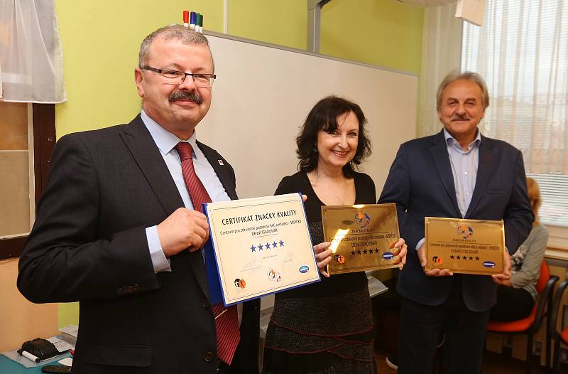 Litoměřické Centrum pro zdravotně postižené děti a mládež Srdíčko získalo certifikát.