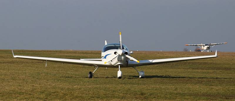 Na roudnickém letišti se pokoušeli aviatici přeletět ze Silvestra do Nového roku.