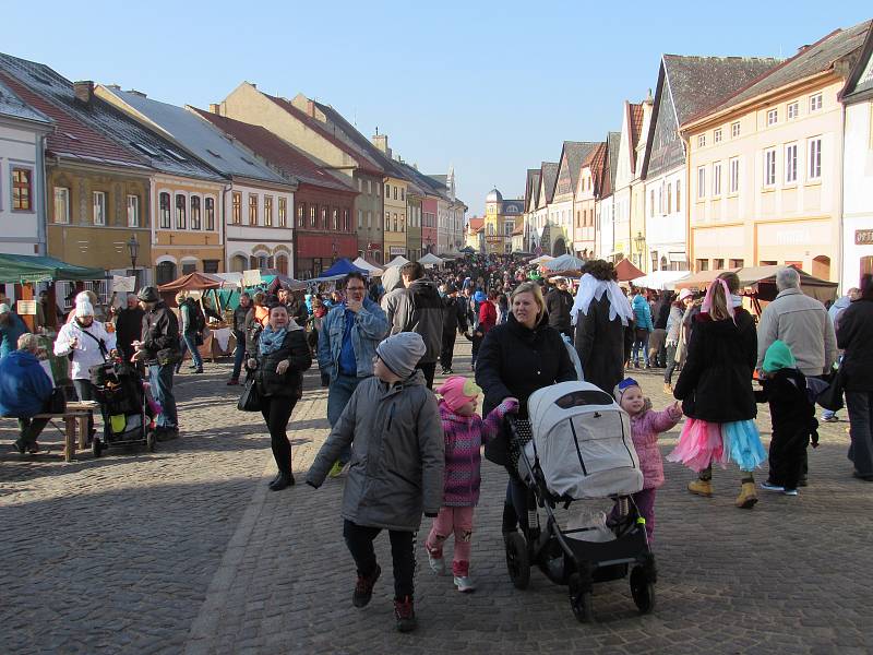 V sobotu 16. února se v Úštěku konal už tradiční Úštěcký masopust. Akce nalákala opět davy lidí.