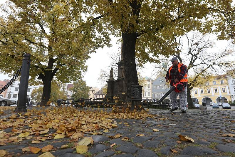 Podzimní úklid města Litoměřice je v plném proudu