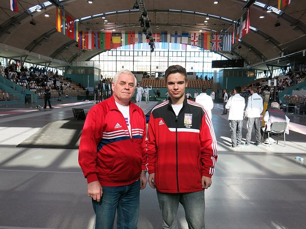 LITOMĚŘICKÝ šermíř Ondřej Strnad s trenérem Jiřím Suchým 