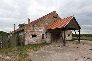 Nový vepřín chtěla firma ve Vrbce, místní části Budyně nad Ohří, postavit po demolici toho stávajícího, který je už řadu let mimo provoz.