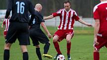 Fotbalisté Brozan (v pruhovaném) porazili v divizním duelu Chomutov 3:1.