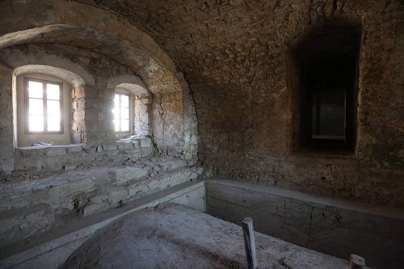 V Úštěku probíhaly hodinové komentované prohlídky místního hradu, který se postupně rekonstruuje