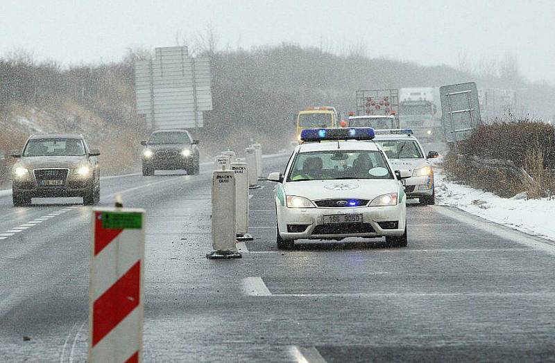 ZMĚNA. U Lovosic už lze najíždět a sjíždět z dálnice D8 na dvou místech. Lovosický nájezd byl uzavřený více než rok.