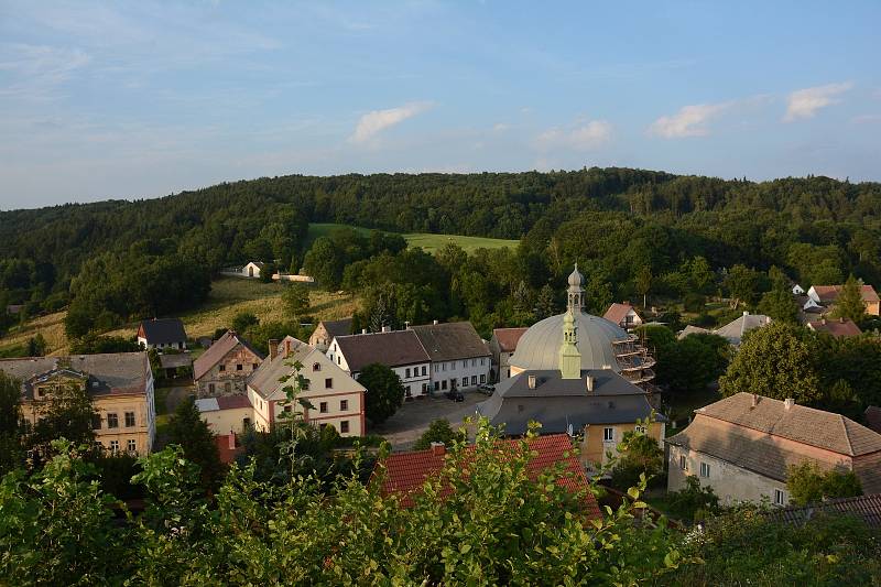 Kostel Povýšení sv. Kříže v Levíně.