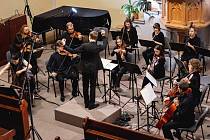 V Jízdárně Terezín vystoupí NeoKlasik orchestr.