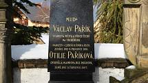 V Třebenicích se uskutečnil pietní akt u hrobu Václava Paříka, starosty dobrovolných hasičů, starosty města a vůdce Čechů na Třebenicku.