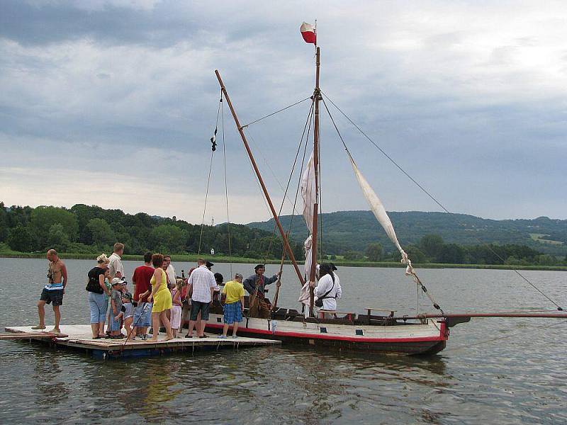 Piráti dobývají jezero v Úštěku 2010.