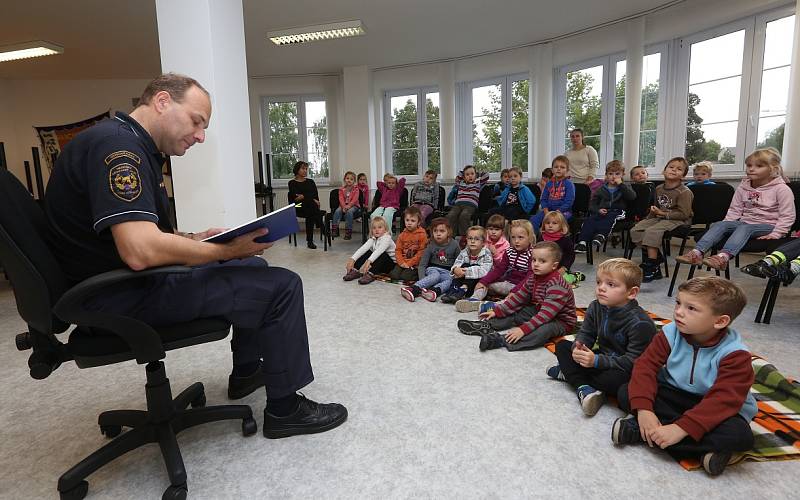 Litoměřičtí hasiči četli dětem vlastní pohádky