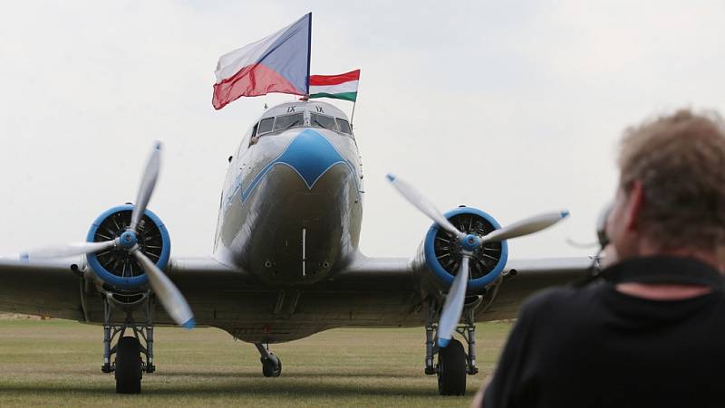 Páteční přílet letadel na Memorial Air Show 2017