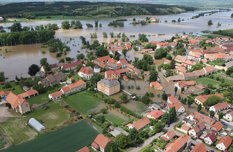 Povodeň 2013: Letecké snímky Litoměřicka od Štětí až po Terezín.