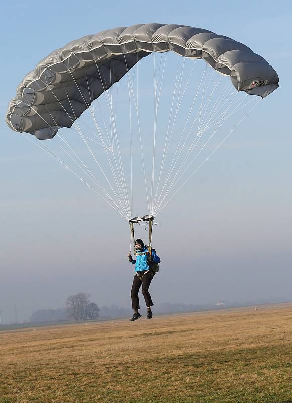 Na roudnickém letišti se pokoušeli aviatici přeletět ze Silvestra do Nového roku.