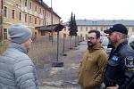 Známý herec Ondřej Vetchý chce pomoci Terezínu s chátrajícími Žižkovými kasárnami