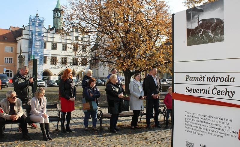 Výstava Paměti národa na Mírovém náměstí v Litoměřicích.