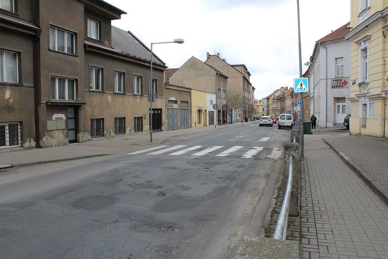 Stavební práce v Riegrově ulici zahájí v červnu Severočeská vodárenská společnost opravou a výměnou částí vodovodu a kanalizace. Město na tuto akci naváže rekonstrukcí celého uličního prostoru.