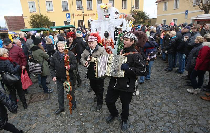 Tradiční rej masopustních masek proběhl v Roudnici nd Labem.