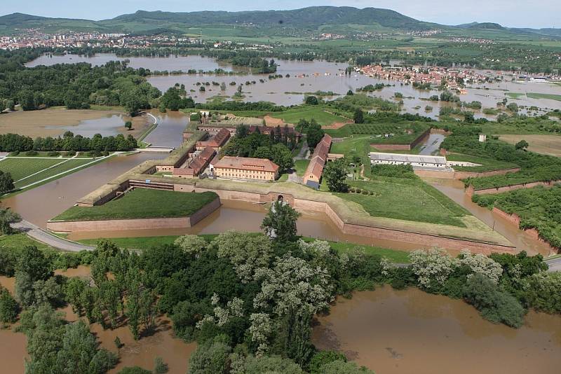 Povodeň 2013, středa 5. června: Letecké snímky Litoměřicka od Štětí až po Terezín