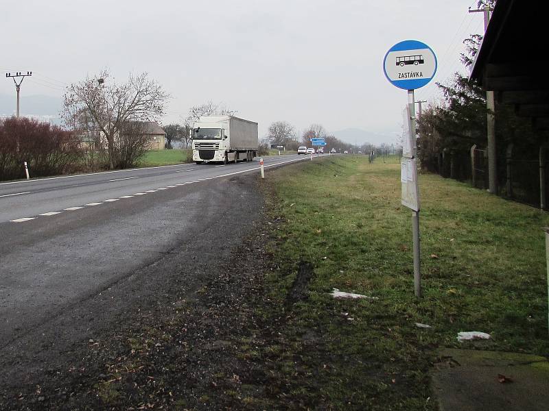 Frekventovaná silnice první třídy u Sulejovic.