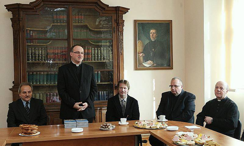 Prezentace jedinečné obrazové publikace s názvem Průvodce po Dómském náměstí v Litoměřicích. 